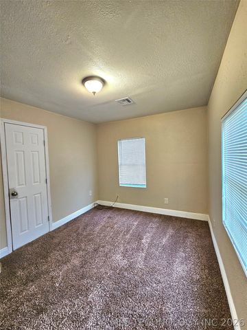2040 E Woodrow Court, Tulsa, OK 74110