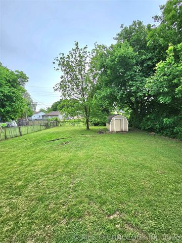 2040 E Woodrow Court, Tulsa, OK 74110