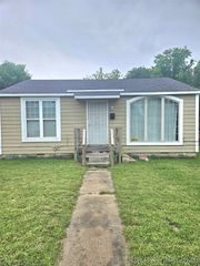 2040 E Woodrow Court, Tulsa, OK 74110