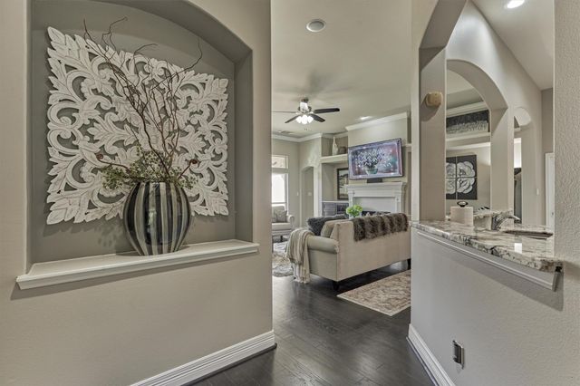 27 French Oaks, The Woodlands, TX 77382