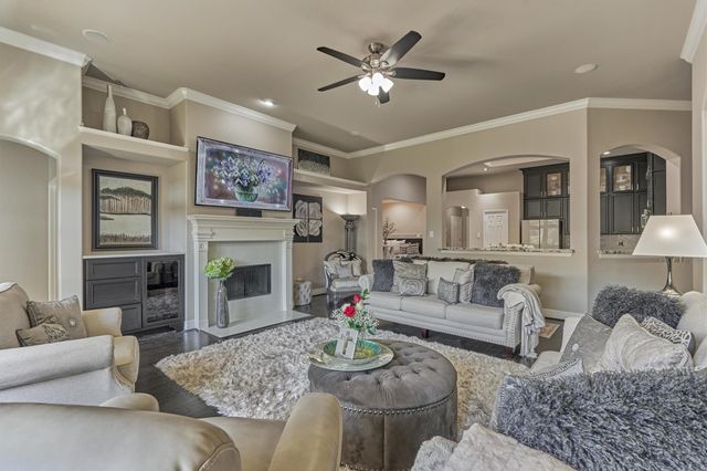 27 French Oaks, The Woodlands, TX 77382