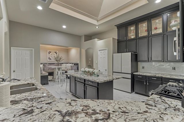 27 French Oaks, The Woodlands, TX 77382
