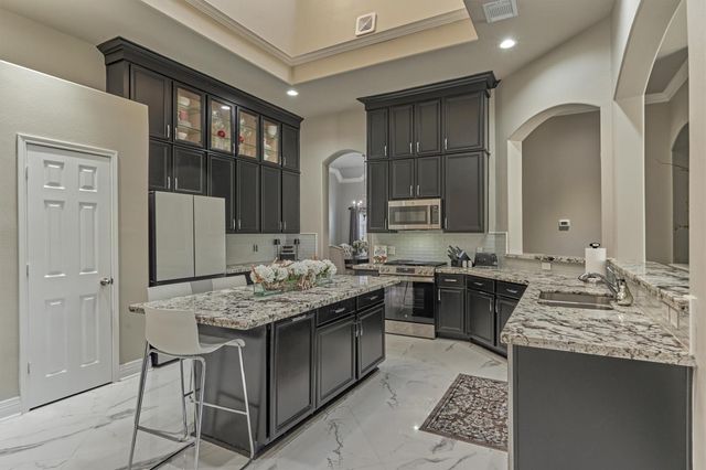27 French Oaks, The Woodlands, TX 77382