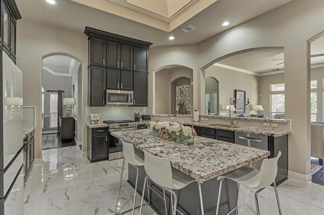 27 French Oaks, The Woodlands, TX 77382