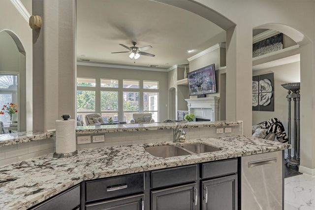 27 French Oaks, The Woodlands, TX 77382