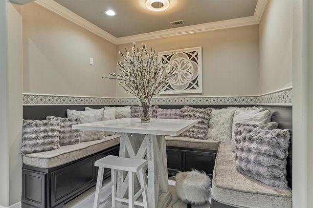 27 French Oaks, The Woodlands, TX 77382