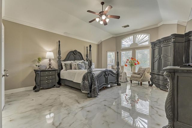 27 French Oaks, The Woodlands, TX 77382
