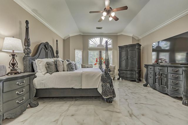 27 French Oaks, The Woodlands, TX 77382