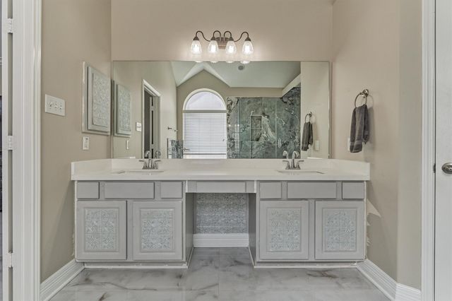 27 French Oaks, The Woodlands, TX 77382