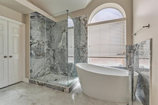 27 French Oaks, The Woodlands, TX 77382