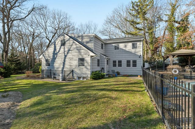 4 Paul Revere Lane, Centerport, NY 11721