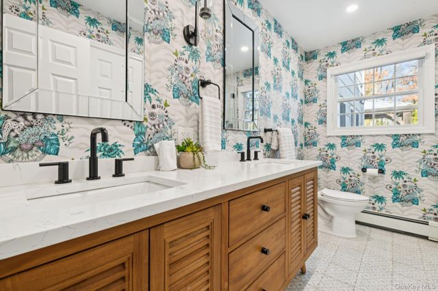 4 Paul Revere Lane, Centerport, NY 11721