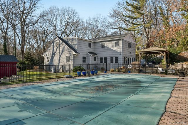 4 Paul Revere Lane, Centerport, NY 11721