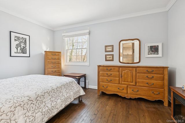 4 Paul Revere Lane, Centerport, NY 11721