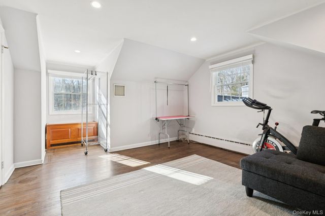 4 Paul Revere Lane, Centerport, NY 11721