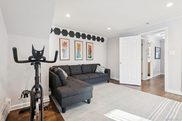 4 Paul Revere Lane, Centerport, NY 11721