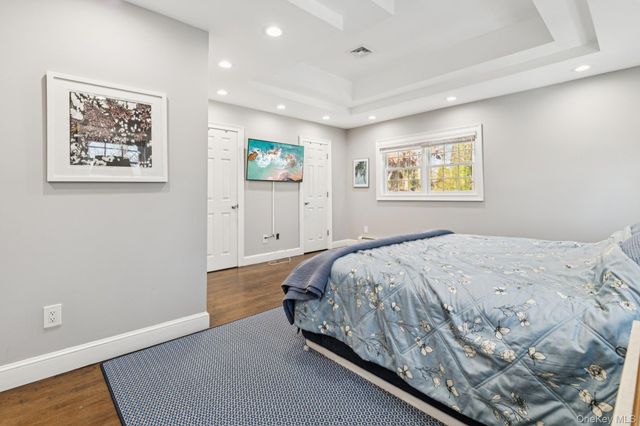 4 Paul Revere Lane, Centerport, NY 11721