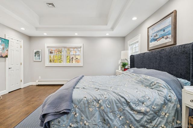 4 Paul Revere Lane, Centerport, NY 11721