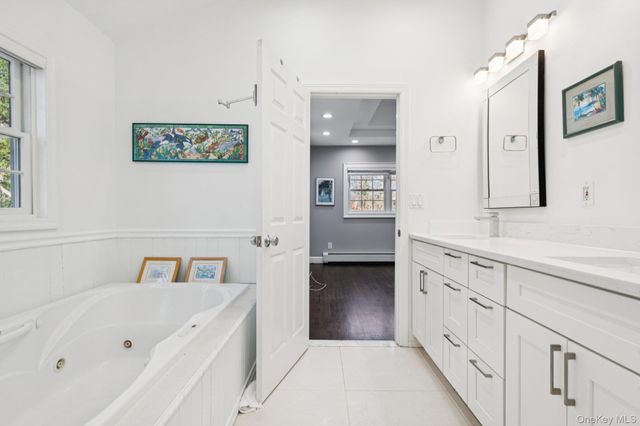 4 Paul Revere Lane, Centerport, NY 11721