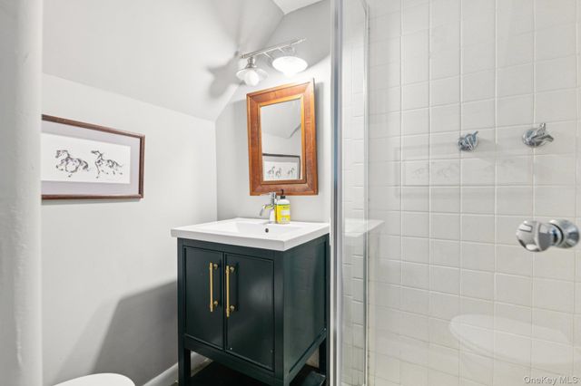 4 Paul Revere Lane, Centerport, NY 11721