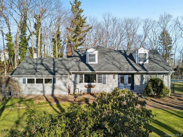 4 Paul Revere Lane, Centerport, NY 11721