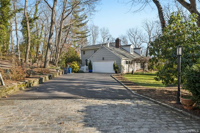 4 Paul Revere Lane, Centerport, NY 11721