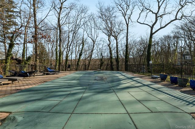 4 Paul Revere Lane, Centerport, NY 11721