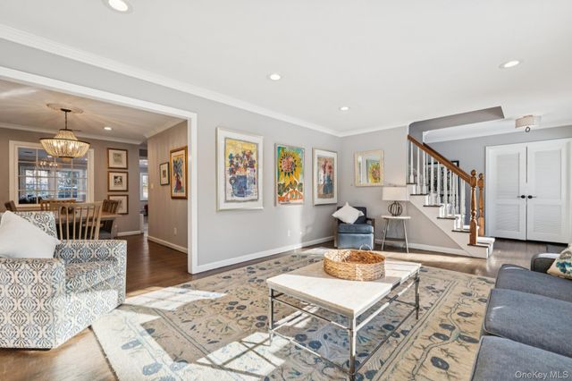 4 Paul Revere Lane, Centerport, NY 11721