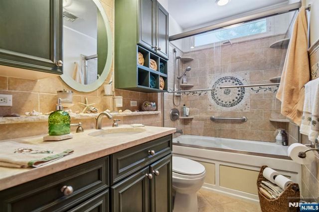 199 Honeysuckle Drive, Twp Of Washington, NJ 07676