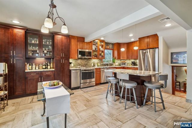 199 Honeysuckle Drive, Twp Of Washington, NJ 07676