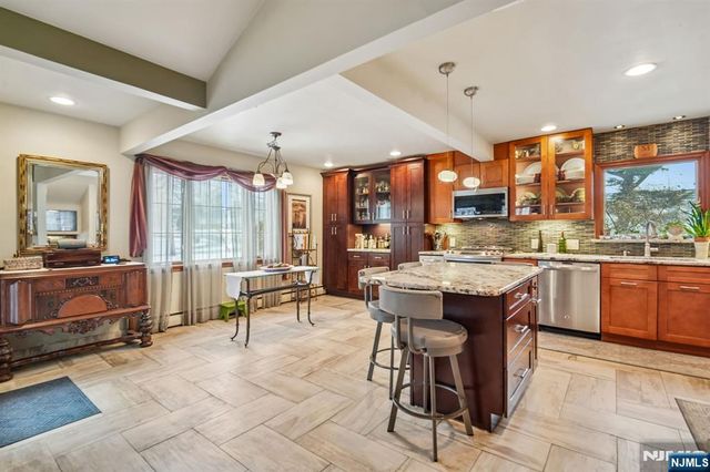 199 Honeysuckle Drive, Twp Of Washington, NJ 07676