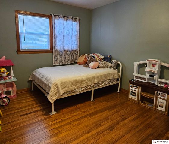 4427 Oak Street, Omaha, NE 68105