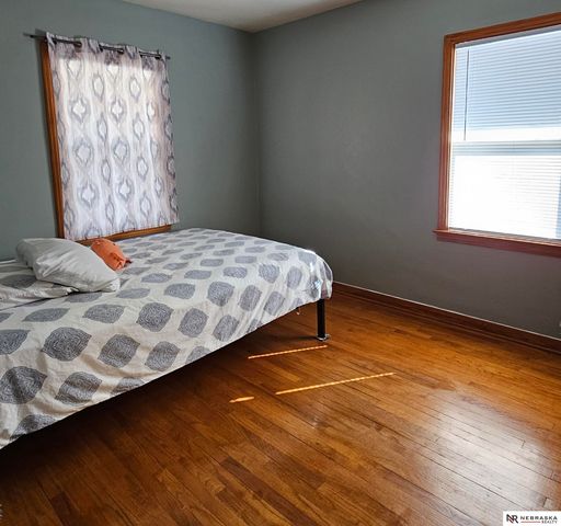 4427 Oak Street, Omaha, NE 68105