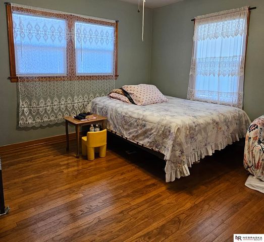 4427 Oak Street, Omaha, NE 68105