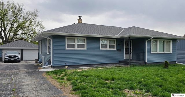 4427 Oak Street, Omaha, NE 68105