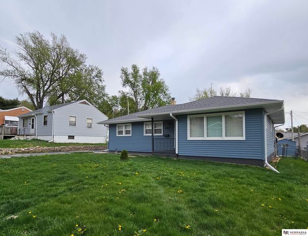 4427 Oak Street, Omaha, NE 68105