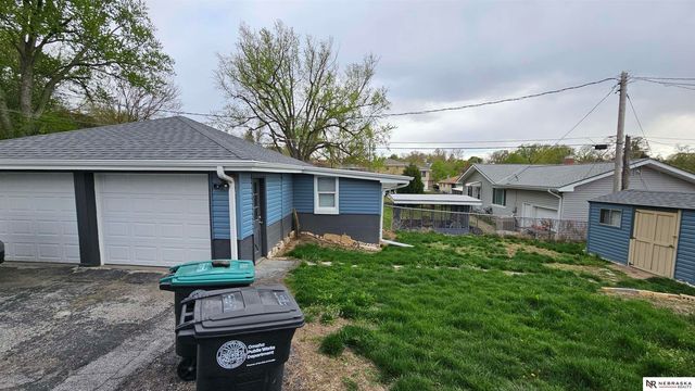 4427 Oak Street, Omaha, NE 68105