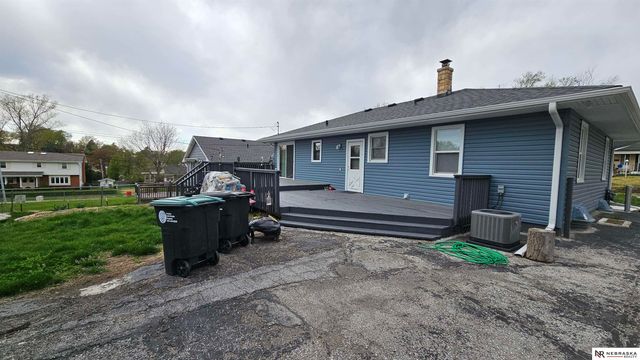 4427 Oak Street, Omaha, NE 68105