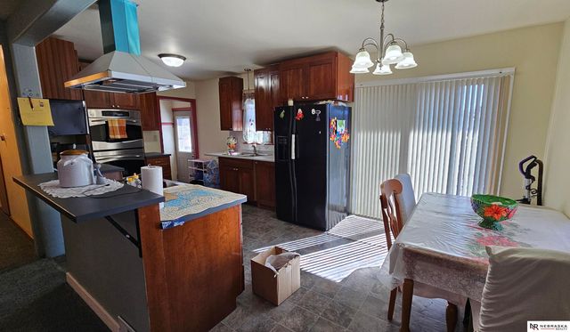 4427 Oak Street, Omaha, NE 68105