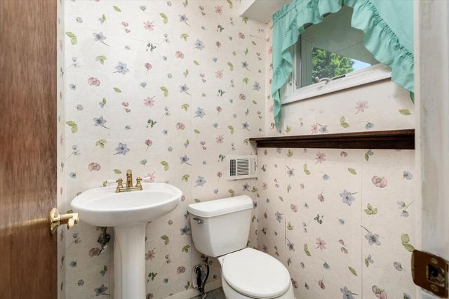 3 PROBASCO DR, Allentown, NJ 08501