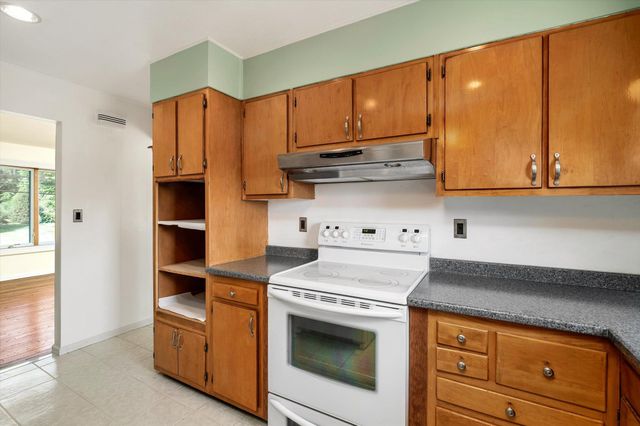 3 PROBASCO DR, Allentown, NJ 08501