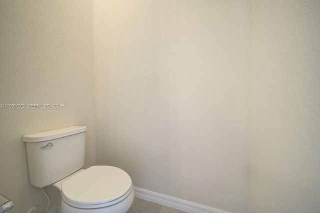 1023 Eucalyptus Dr, Hollywood, FL 33021