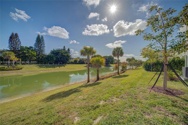 1023 Eucalyptus Dr, Hollywood, FL 33021