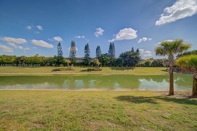 1023 Eucalyptus Dr, Hollywood, FL 33021