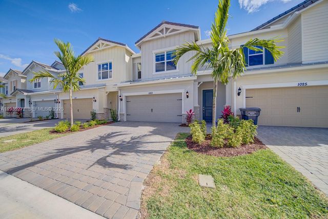 1023 Eucalyptus Dr, Hollywood, FL 33021