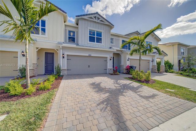 1023 Eucalyptus Dr, Hollywood, FL 33021
