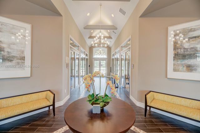 1023 Eucalyptus Dr, Hollywood, FL 33021