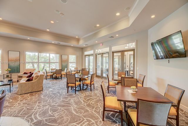 1023 Eucalyptus Dr, Hollywood, FL 33021