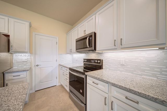 1023 Eucalyptus Dr, Hollywood, FL 33021