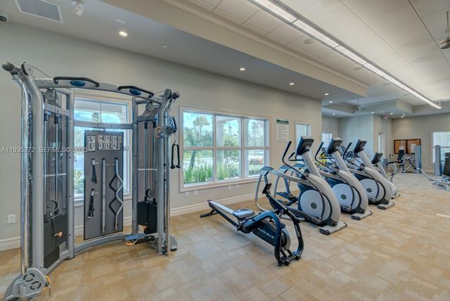 1023 Eucalyptus Dr, Hollywood, FL 33021